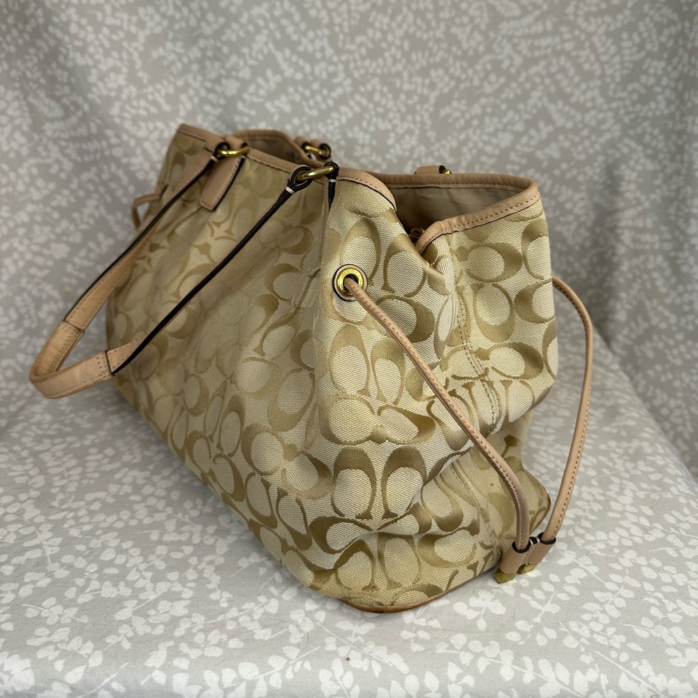 Coach Elegant Beige and Teal Designer Tote Bag F28501 - Picture 4 of 10